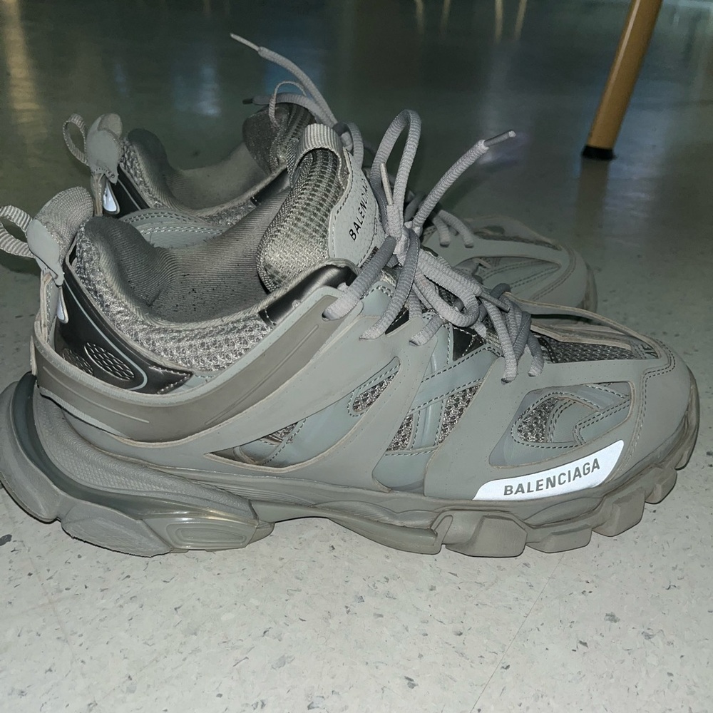 no box a little scuffed up good steal tho - Picture 3 of 4